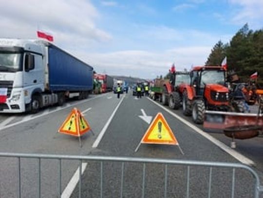 Protest rolników na przejściu granicznym w Barwinku. Droga zablokowana