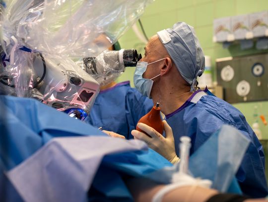 Przełom w medycynie na Podkarpaciu. W Rzeszowie wszczepiono pierwszy implant ślimakowy
