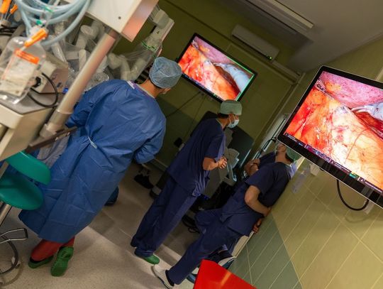 Przełom w Rzeszowie. Pierwsze w Polsce operacje nerki z robotem i AI 3D!