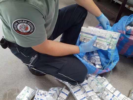 Przemyt blisko 1,5 tys. paczek papierosów udaremnili funkcjonariusze podkarpackiej KAS z przejścia granicznego w Korczowej