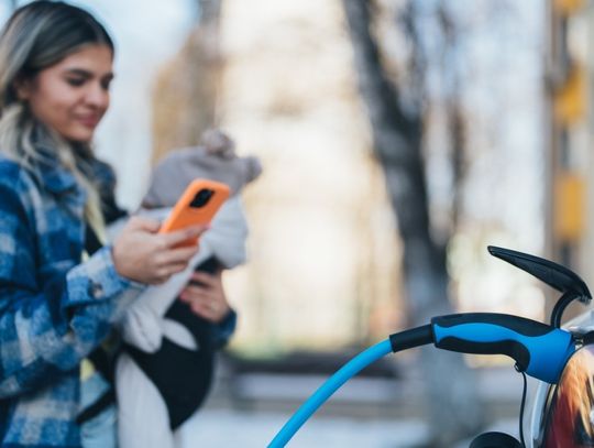 Przy Biedronce naładujesz swojego elektryka [LISTA SKLEPÓW]