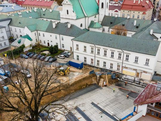 Przy I LO w Rzeszowie powstaje nowa hala sportowa. Stara już rozebrana