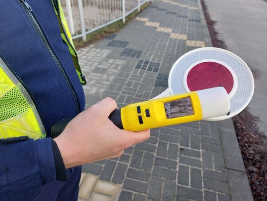 Przyjechał skuterem po alkohol i wywołał awanturę. Pijany recydywista trafił do aresztu