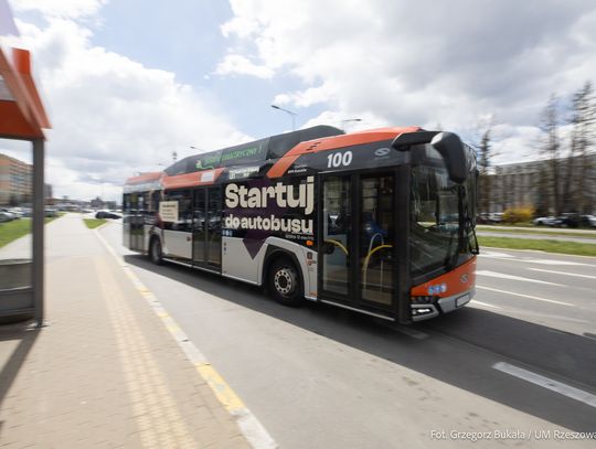 Ratusz: przesiądźmy się do autobusu – będzie szybciej, taniej i wygodniej. Rusza kolejna odsłona akcji „Wskocz do autobusu!”