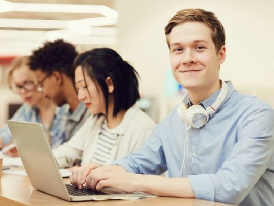 Relativity i Fundacja Sarigato otwierają młodym talentom drogę do kariery w IT. Wśród beneficjentów znajdą się studenci Uniwersytetu Rzeszowskiego