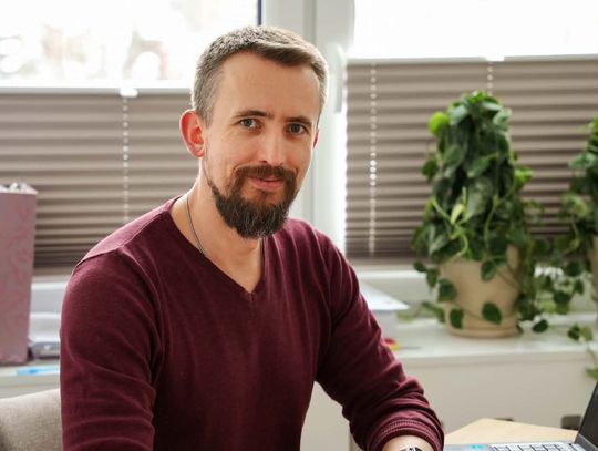 Rodzice, szkoły i służby wobec przemocy w sieci: jak rozmawiać z młodzieżą, by nie potęgować lęku? [WYWIAD]