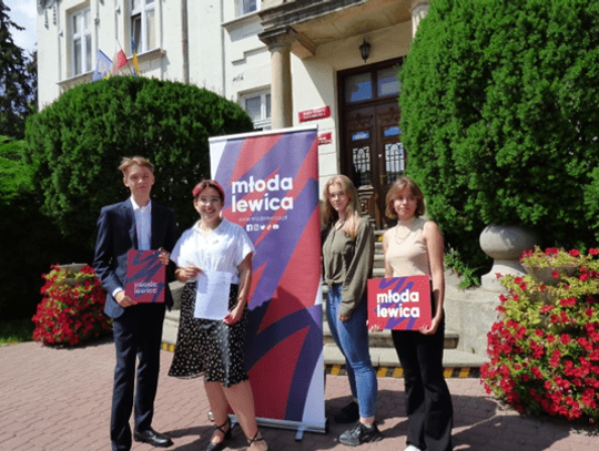 Różowe skrzyneczki ze środkami higieny menstruacyjnej w szkołach? O to wnioskuje Młoda Lewica