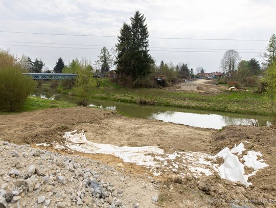 Ruszyła budowa kładki na Drabiniance. Inwestycja poprawi komunikację i dostęp do rekreacji