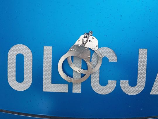 Rzeszów. Nazistowska flaga w oknie na 8. piętrze. 42-latek z zarzutami za propagowanie totalitaryzmu