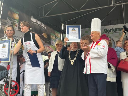 Rzeszów pobił rekord! Papieska kremówka i tłumy chętnych na degustacje [FOTO]