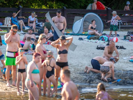 Rzeszów prażył się w upale! Mieszkańcy szukali ochłody na Żwirowni [ZDJĘCIA]