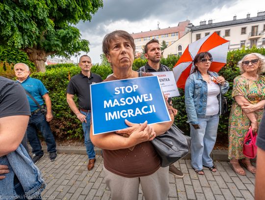 Rzeszów protestuje przeciwko imigracji: „Nie dla inwazji migrantów" [ZDJĘCIA]