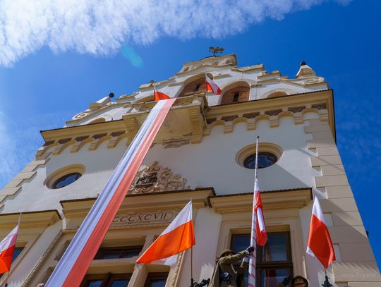 Rzeszów skąpany w biało-czerwieni! Miasto z dumą świętowało Dzień Flagi [ZDJĘCIA]