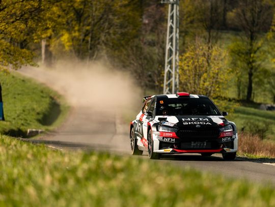 Rzeszowianin rewelacją Rajdu Świdnickiego! 19-letni Adrian Rzeźnik liderem na półmetku