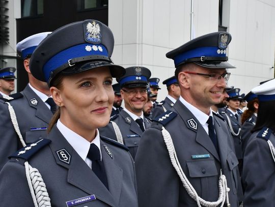 Rzeszowscy policjanci świętują. Awanse i odznaczenia z okazji 106. rocznicy utworzenia policji [ZDJĘCIA]