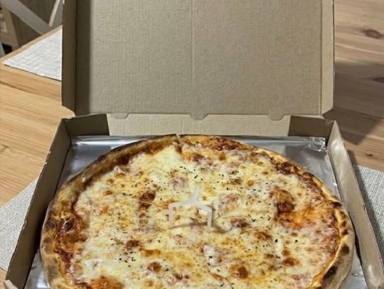 Rzeszowska pizzeria odpowiada na reklamację memem. Oszustwo "na salami" z ChatGPT Rzeszowska pizzeria odpowiada na reklamację memem. Oszustwo "na salami" z ChatGPT