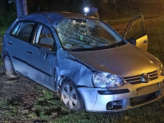 Samochód kierowany przez 20-latka wypadł z drogi i stoczył się po skarpie przy Podpromiu