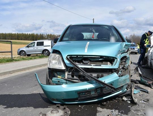 Sekundy do tragedii – młody kierowca chciał uniknąć wypadku...doprowadził jednak do czołowego zderzenia