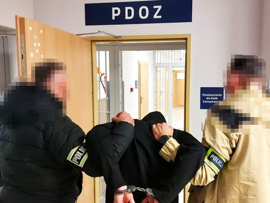 Seniorka oszukana „na policjanta”. Szybka akcja służb zakończyła się zatrzymaniem 40-latka