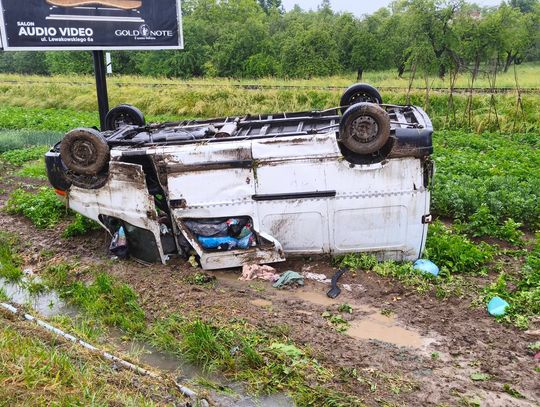 Seria porannych kolizji. Śliska nawierzchnia zaskoczyła kierowców, policja apeluje o rozsądek