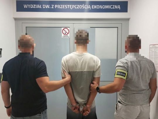 Setki poszkodowanych w całej Polsce. Groźny cyberprzestępca w rękach podkarpackich policjantów