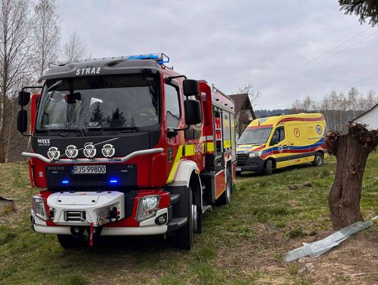 Siłowe wejście do domu i walka o życie człowieka w Błażkowej