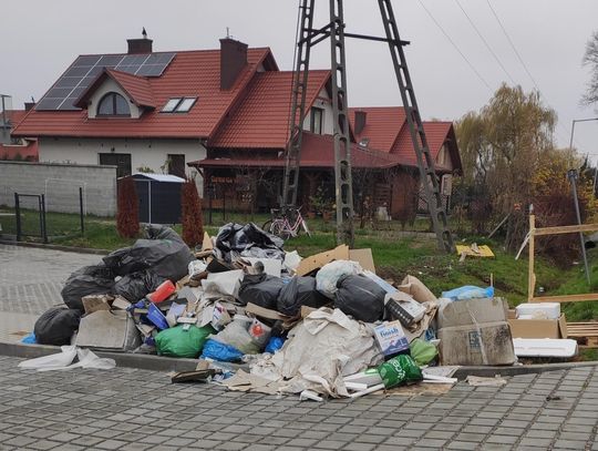 Śmieci z ulicy Nefrytowej zniknęły po naszym zgłoszeniu w aplikacji RzeszówToMy