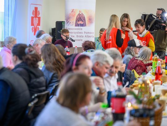 Śniadanie wielkanocne dla potrzebujących – gest solidarności i nadziei [ZDJĘCIA]