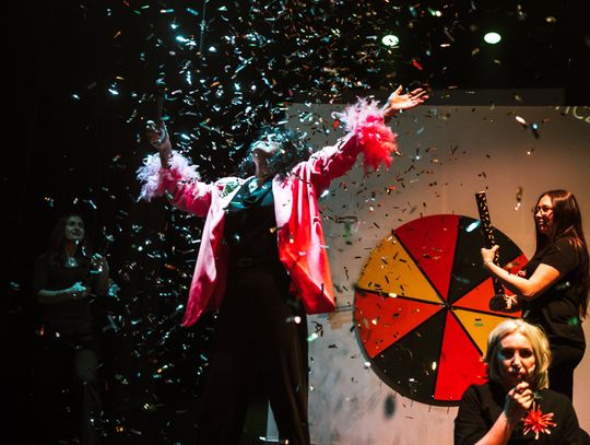 Spektakl „GEN-END” Teatru Urzędowego Bez Renomy dla Mai z Sanoka