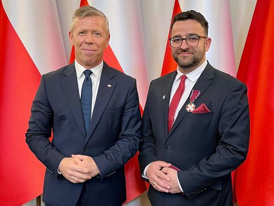 Starosta Rzeszowski Krzysztof Jarosz uhonorowany Srebrnym Krzyżem Zasługi