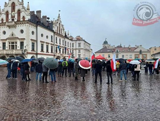 Sto osób na proteście przeciwko drożyźnienie Rzeszowie