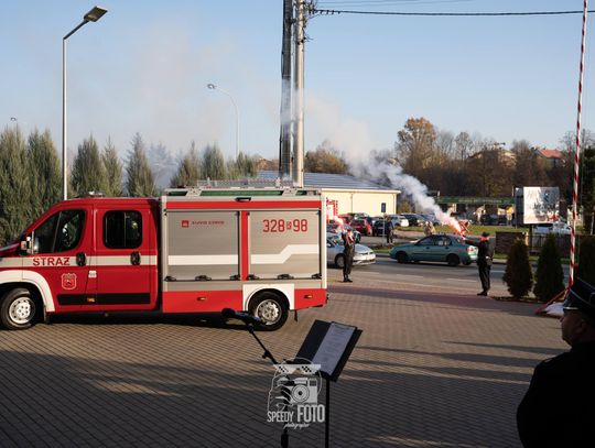 Powitanie nowego samochodu przez strażaków OSP Rzeszów-Przybyszówka