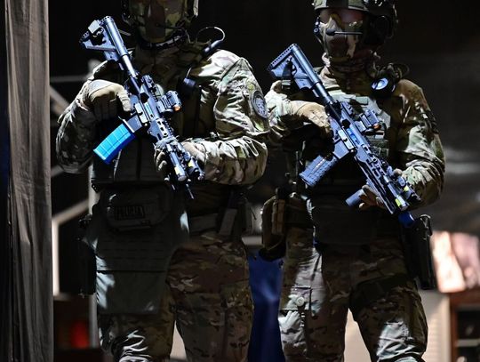 Strzały w galerii? Spokojnie – to tylko ćwiczenia. Kontrterroryści trenowali scenariusz „Active Shooter” [ZDJĘCIA]