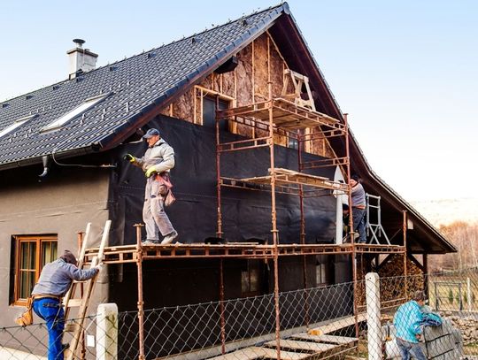 Styropian ma być wszędzie. Tysiące domów w Polsce trzeba pilnie ocieplić