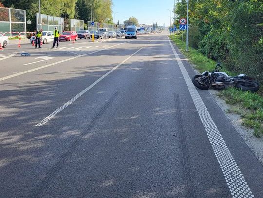 Suzuki zderzyło się z motocyklem. 45-latek trafił do szpitala