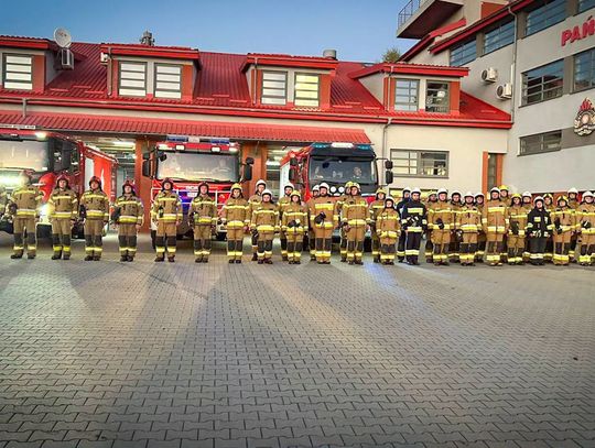 Syreny zawyły na Podkarpaciu. Strażacy oddali hołd kolegom, którzy zginęli w Nisku [ZDJĘCIA]