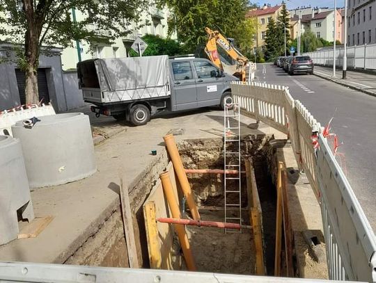 Szybko i bezkolizyjnie – przy ul. Leszczyńskiego w Rzeszowie została zmodernizowana kanalizacja!