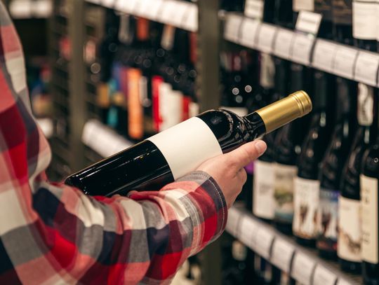 Temat prohibicji wraca do Rzeszowa. Radni zdecydują o zakazie sprzedaży mocnego alkoholu i zmianach na stacjach paliw