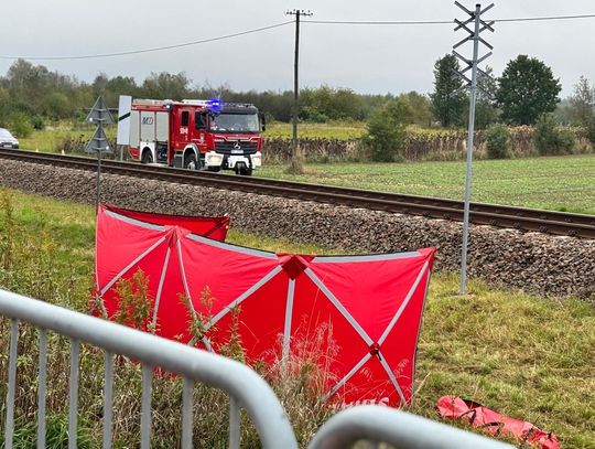 Tragiczny wypadek na torach! Pociąg śmiertelnie potrącił człowieka