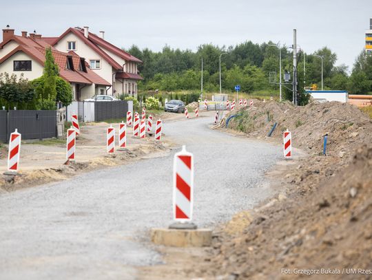 Trwa budowa ulicy Parkowej na os. Miłocin