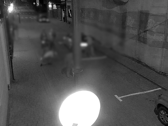Trzech mężczyzn pobiło 41-latka. Wszyscy usłyszeli zarzuty [WIDEO]