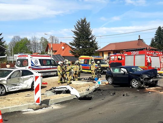 Trzy osoby ranne po wypadku w Czarnej Sędziszowskiej w Wielki Piątek