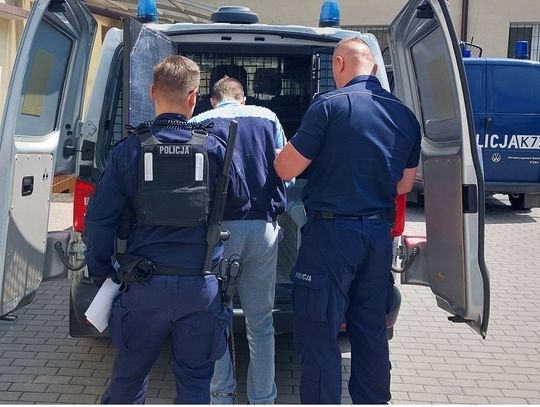 Ugodził nożem 27-latka. Dostał zarzut usiłowania zabójstwa.