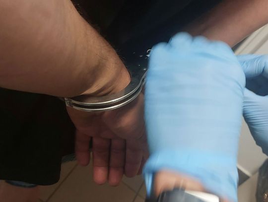 Ugodził nożem syna swojej partnerki. 35-latek trafił do aresztu