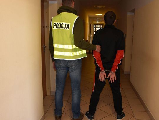 Ukradł kosiarkę. Zgubiły go ślady na śniegu