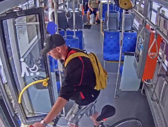 Ukradł rower w centrum Rzeszowa. Policja publikuje wizerunek mężczyzny