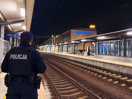 Ukradli walizkę z kosztownościami z pociągu. Trzech mężczyzn usłyszało zarzuty