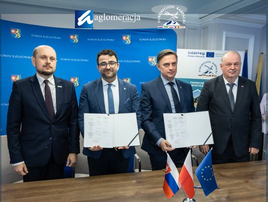Umowa na projekt „Aktywna turystyka rowerowa bez granic” podpisana w siedzibie Powiatu Rzeszowskiego