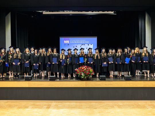 Uroczystość wręczenia dyplomów licencjata absolwentom elektroradiologii w Uniwersytecie Rzeszowskim