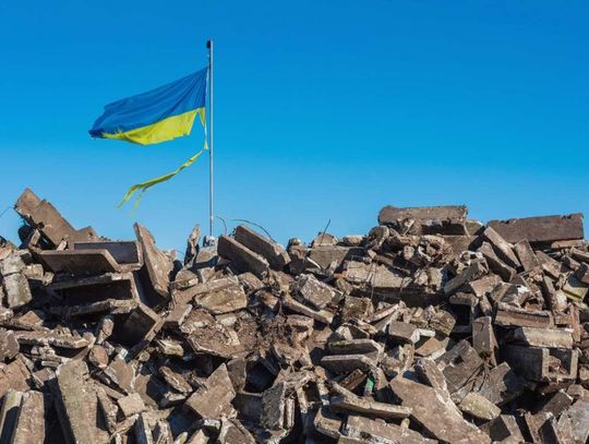 Urzędnik nazwał ukraińską flagę szmatą i z miejsca stracił pracę. Jest wyrok sądu
